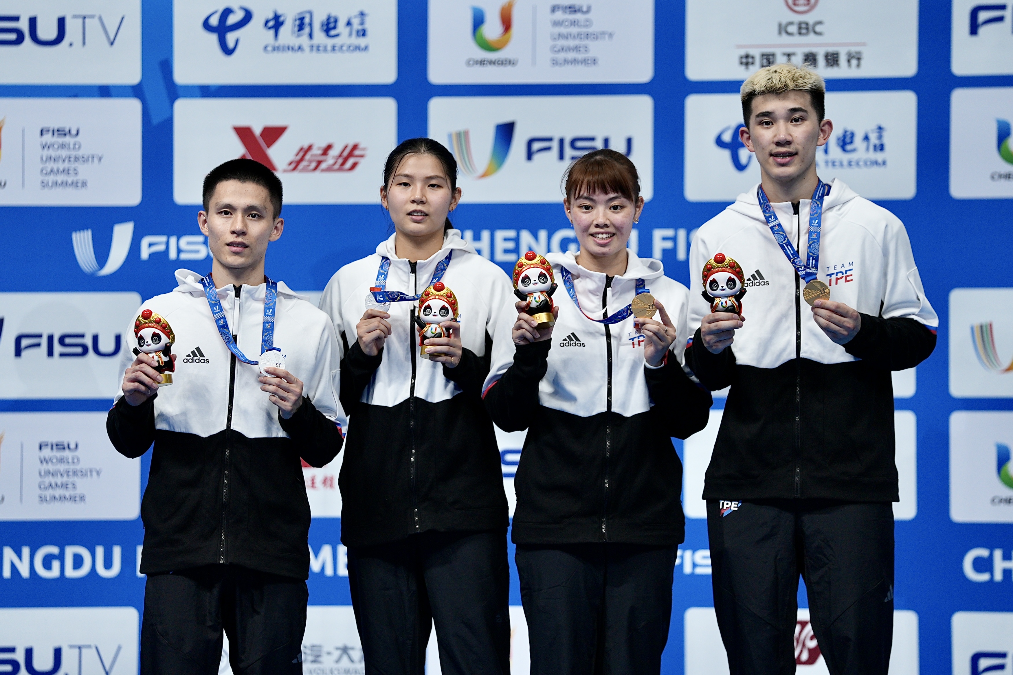 (圖)Chinese Taipei took gold and silver in the badminton mixed doubles at the Chengdu Universiade.